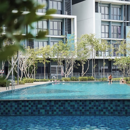 Outdoor pool. KLIA AIRPORT HOMESTAY 17