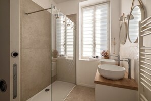 Shower, free toiletries, hair dryer, towels