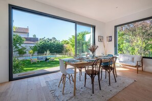 Dining - Villa Mont d'or - Welkeys (Champagne-au-Mont-d'Or)