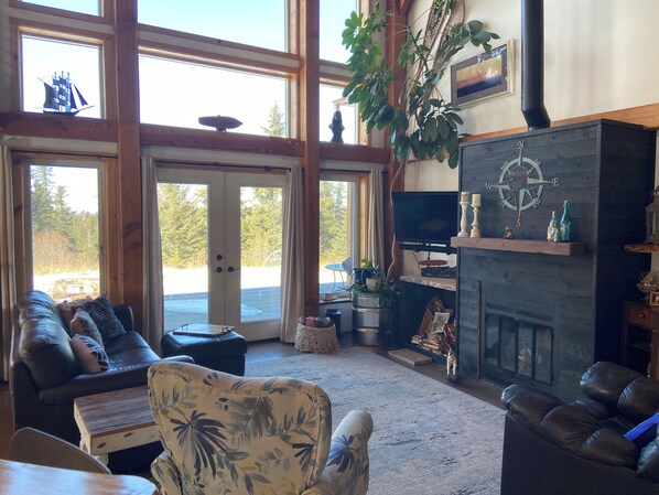 Smart TV, fireplace, video games