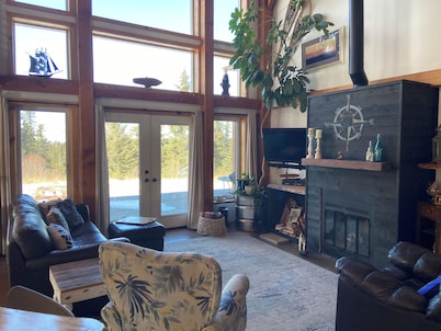 Gorgeous large 2-bdrm w'mtn views, lg yard, fire pit in delightful Anchor Point