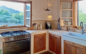 ثلاجة، فرن، موقد طهي مسطح، غسالة أطباق