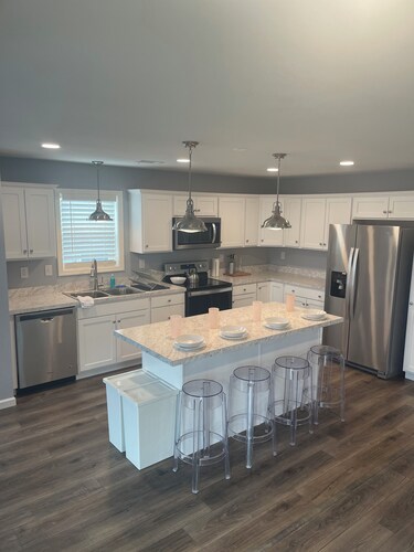 5 Bedrooms, 3 full baths, 1 outdoor shower. Walking distance to all attractions.