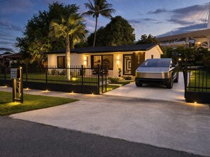 Exterior - Hard Rock Stadium House (Miami Gardens)