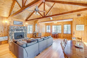 Fireplace, books - Walk to Lake Almanor: Prattville Cabin w/ 2 Decks! (Canyondam)