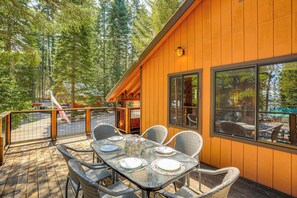 Outdoor dining - Walk to Lake Almanor: Prattville Cabin w/ 2 Decks! (Canyondam)