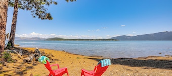 Walk to Lake Almanor: Prattville Cabin w/ 2 Decks!