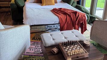 3 bedrooms, travel crib, free WiFi, bed sheets