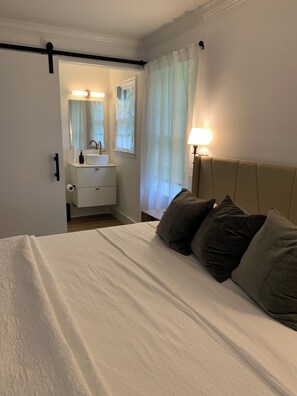 3 chambres, fer et planche à repasser, Wi-Fi, draps fournis