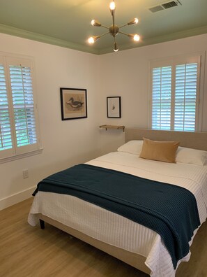 3 bedrooms, desk, iron/ironing board, free WiFi