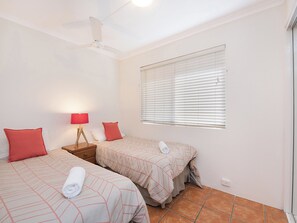 2 Schlafzimmer, BĂŒgeleisen/BĂŒgelbrett, BettwĂ€sche