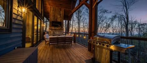 تناول الطعام بالخارج