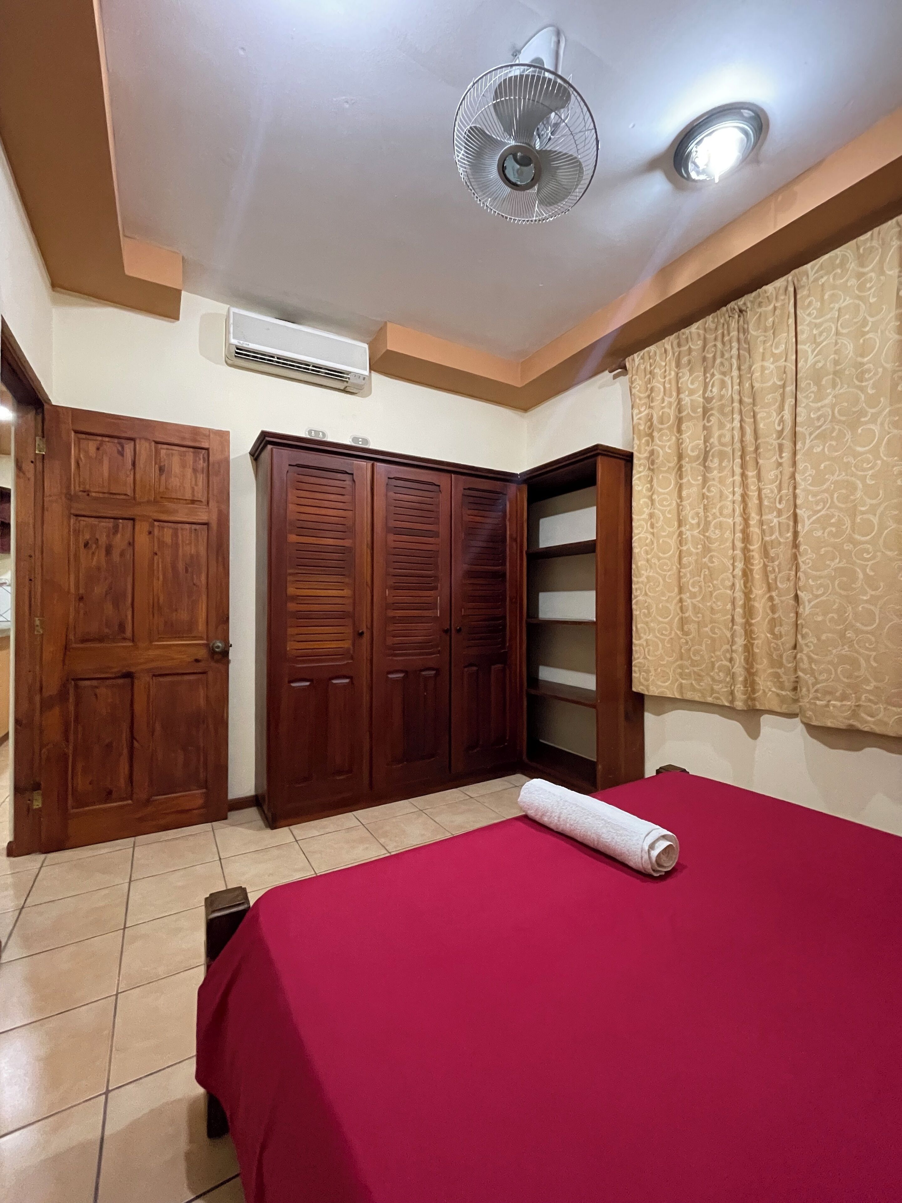 2 chambres, coffres-forts dans les chambres, Wi-Fi gratuit