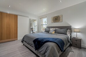 2 bedrooms, iron/ironing board, WiFi, bed sheets - Old Town Scottsdale Condo • 2BD/2BA • Pool Access! (Scottsdale)