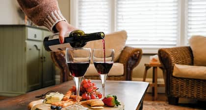 Carisbrook Cottage is a beautiful, cosy, pet friendly home 2 blocks from the CBD