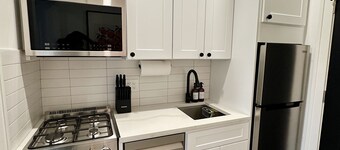 Sunny Work From Home Apt: Near Northwestern-Chicago-Beaches-Loyola