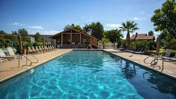 Piscine extérieure, piscine chauffée