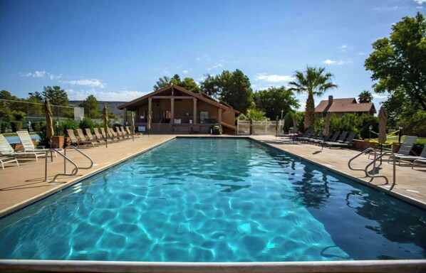 Piscine extérieure, piscine chauffée