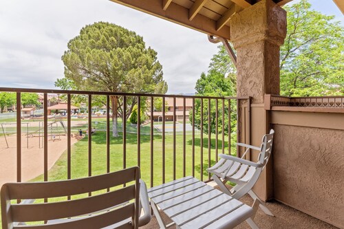 Open Two-level/3 bdrm/Sleeps 16/Pools & Hot Tubs/Mini-Golf/Family friendly!