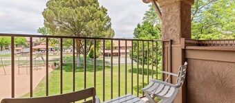 Open Two-level/3 bdrm/Sleeps 16/Pools & Hot Tubs/Mini-Golf/Family friendly!