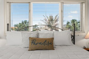 4 bedrooms, desk, iron/ironing board, travel crib - Walk to Beach | Heated Pool, Hot Tub, Gym & Pickleball | Prime Destin Location (Destin)