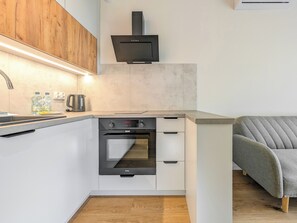 Refrigerador, horno, parrilla de estufa y lavavajillas 