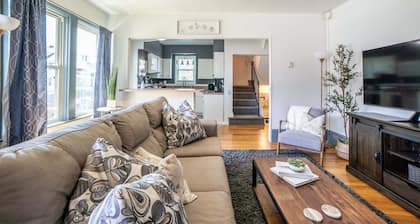 “Brik House” Near UPMC, Mid-Term, LLWS - King Bed