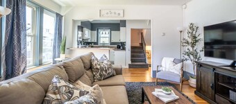 “Brik House” Near UPMC, Mid-Term, LLWS - King Bed