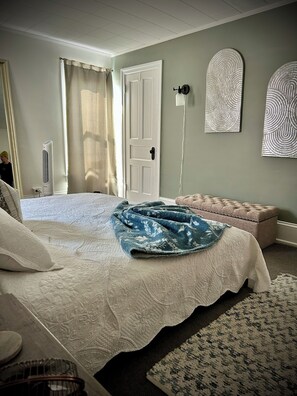 1 bedroom, desk, iron/ironing board, free WiFi - “Brik House” Near UPMC, Mid-Term, LLWS -  King Bed (Williamsport)
