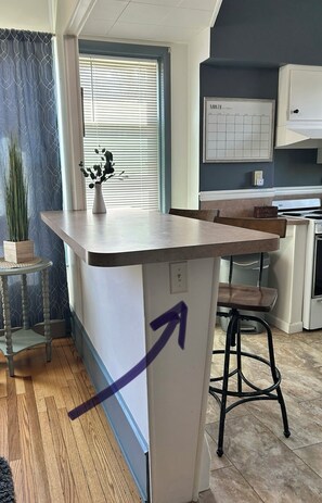 Dining - “Brik House” Near UPMC, Mid-Term, LLWS -  King Bed (Williamsport)