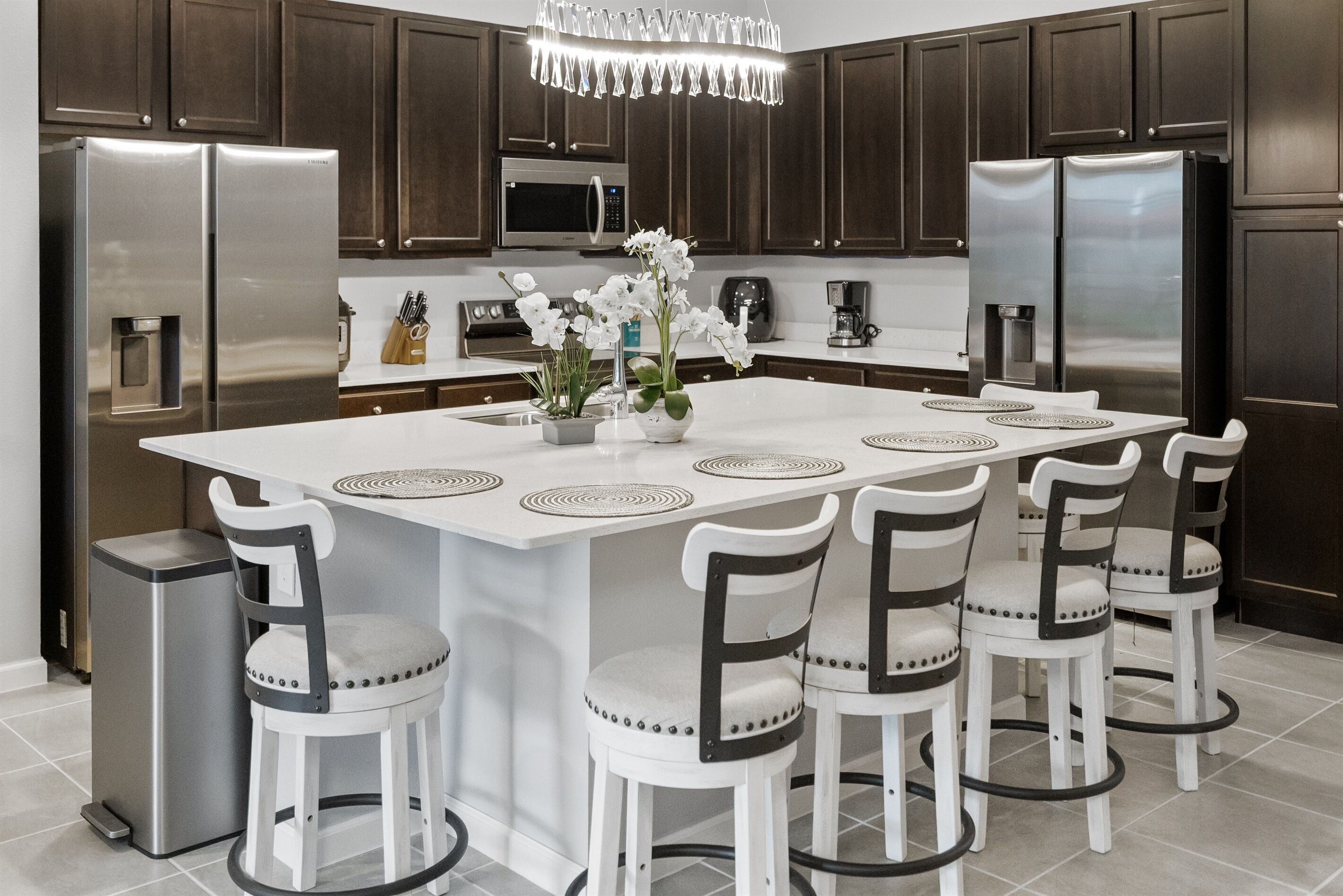 Geladeira, micro-ondas, fogão, cooktop