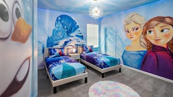 12 quartos, ferros/tábuas de passar roupa, berço de viagem