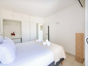 1 habitación, tabla de planchar con plancha, wifi y ropa de cama