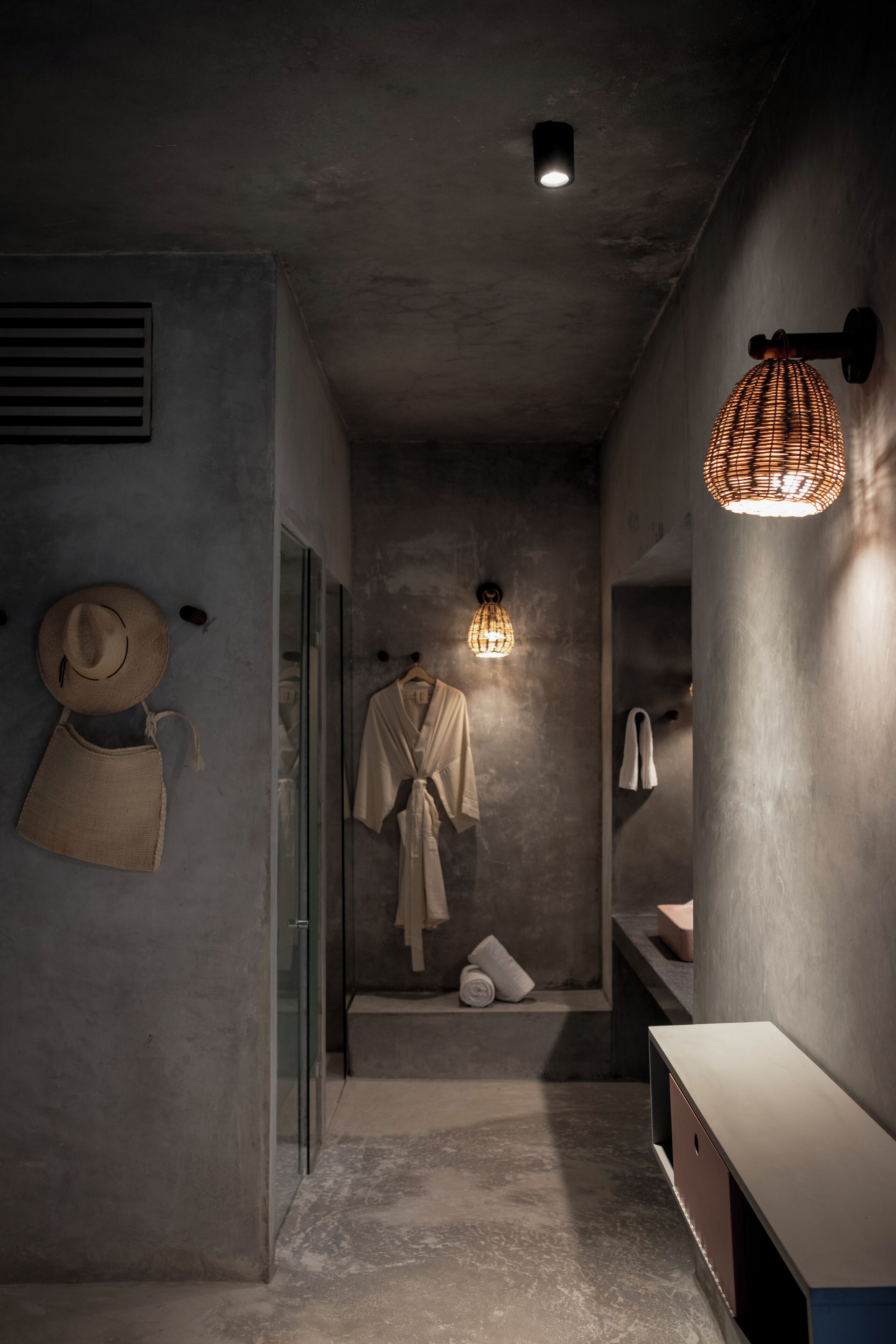 Habitación Premium, alberca privada, planta baja | Baño | Regadera, secadora de cabello, toallas, jabón 