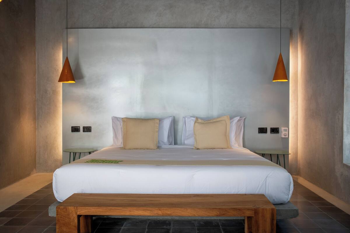 Premium bedding, down duvets, minibar, in-room safe