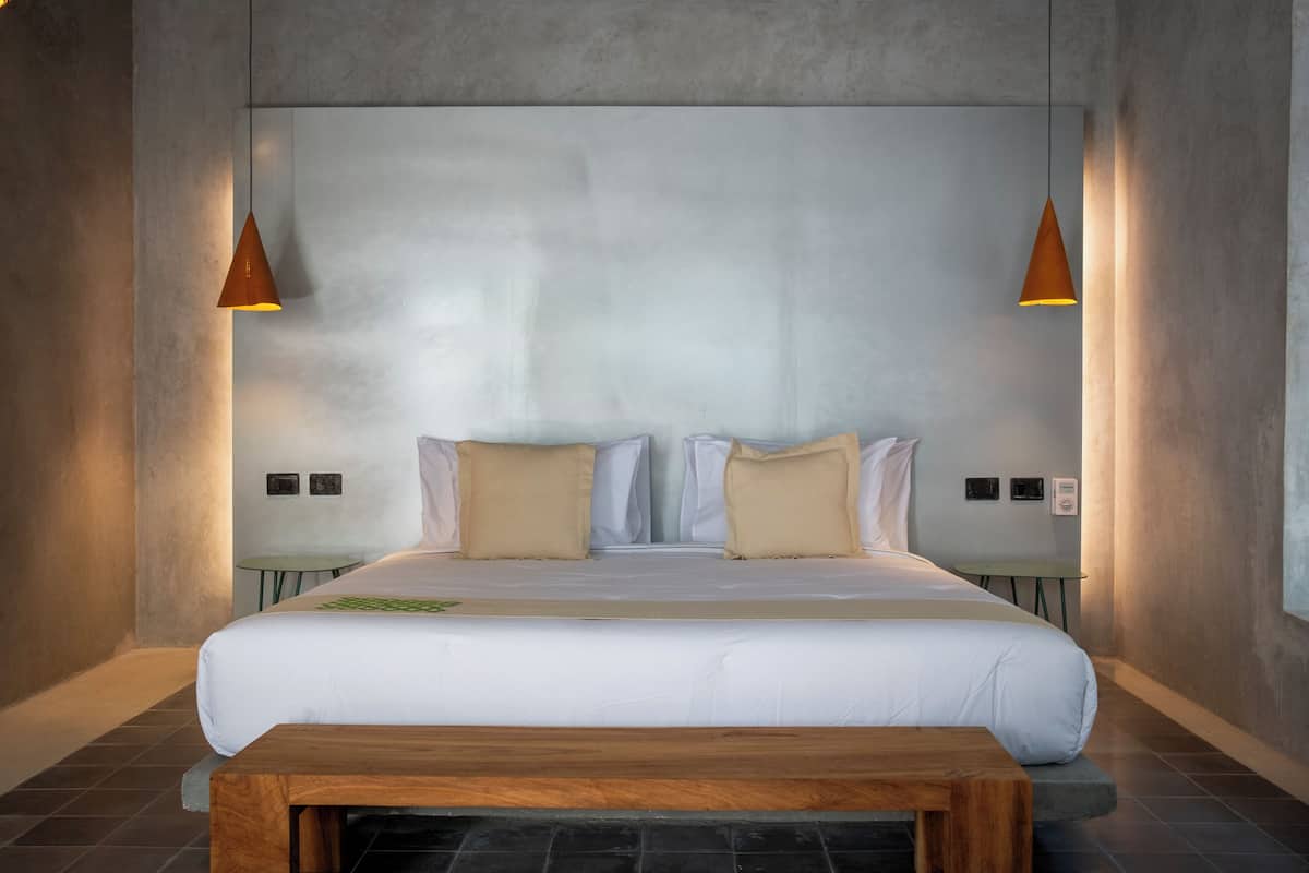 Premium bedding, down duvets, minibar, in-room safe