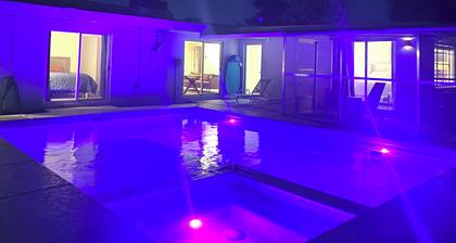Tempe Pool House - Walk to ASU, Midcentury Wonder!