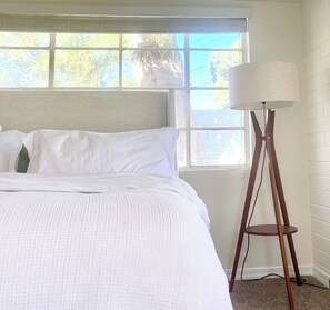 4 bedrooms, free WiFi, bed sheets - Tempe Pool House - Walk to ASU (Tempe)