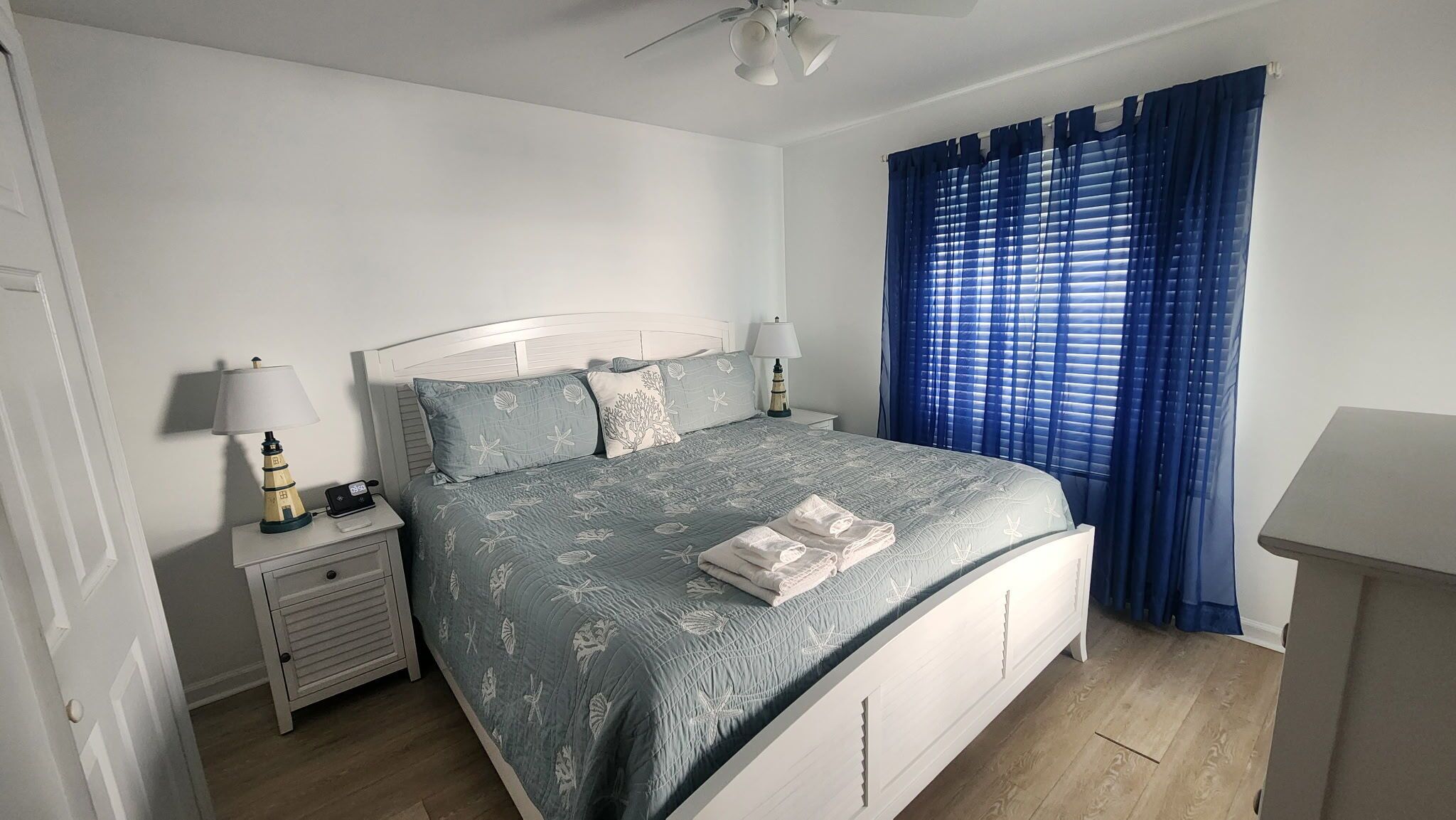 2 slaapkamers, een strijkplank/strijkijzer, reisbedje, gratis wifi