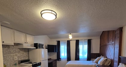 90 acre ranch with lodging in Bonners Ferry
