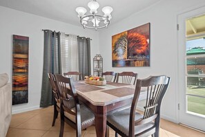 Dining - Centrally located home in the heart of Tucson (Tucson)