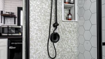 Fridge, microwave, oven, coffee/tea maker