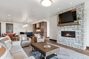 TV connectée, cheminée