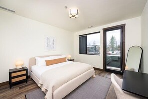4 bedrooms, desk, iron/ironing board, free WiFi