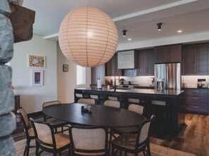Dining - New! Condo w hot tub, close to Downtown & Glacier National Park (Whitefish)