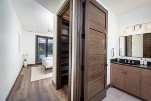 4 chambres, bureau, fer et planche à repasser, Wi-Fi gratuit