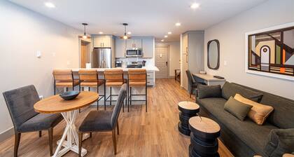 Newly Renovated Ski-In/Ski-Out Studio with Parking in Village