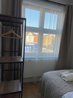 3 chambres, fer et planche Ă repasser, Wi-Fi, draps fournis