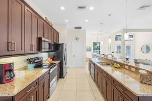 Kühlschrank, Mikrowelle, Geschirrspüler