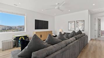 Smart TV, fireplace, video games, ping pong